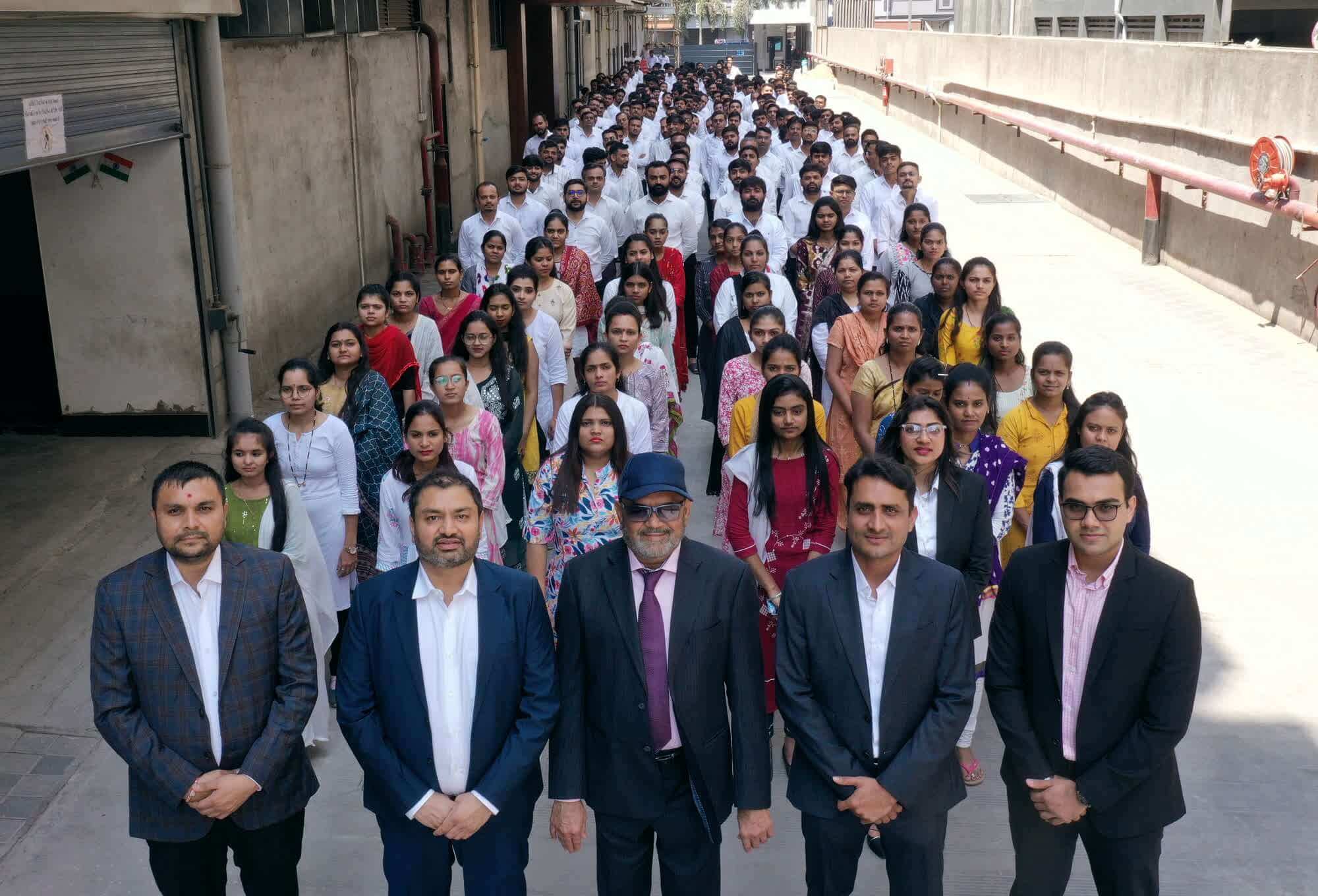The KIRA team, leaders and 8,000+ artisans behind our lab grown diamonds in Surat